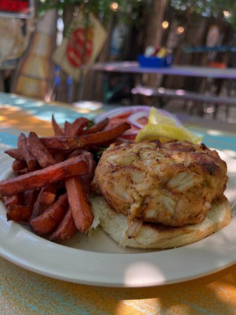 It’s Wednesday!! 🦀 💥 Come get your mid-week Crab Cake fix. On special all day today! $19.75 Crab Cake Sandwiches or Platters. Crushes are $8 too! 

#humpday #midweektreat #seafoodlover #lunch #downtownrehoboth