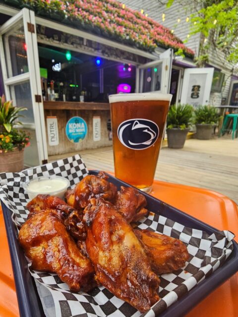 $1 WINGS TONIGHT! 🍗🔥 Every Tuesday is Yuengs & Wings day at The Parrot. $1 Wings any flavor and $4 Yuengling Drafts. Wings must be ordered in quantities of six. 

#hotwings #weeklyspecial #rehobothbeach #rehobothspecials #chickenwings